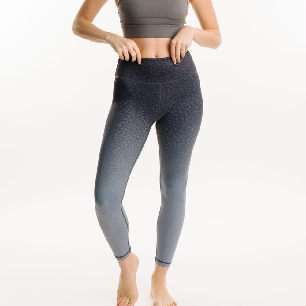 NEW Gray Leopard Ombre Light n Tight Hi-Rise 7/8 24” (6-8) ZYIA 888 - Picture 2 of 16